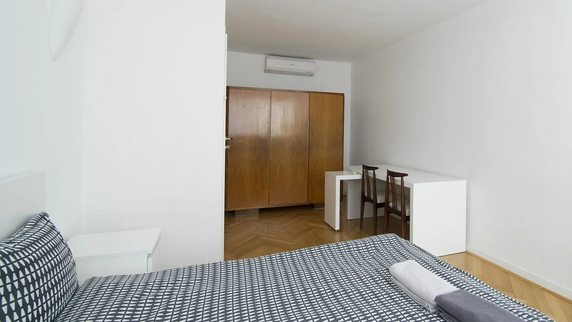 Goodnight Warsaw Apartments - Kredytowa 2